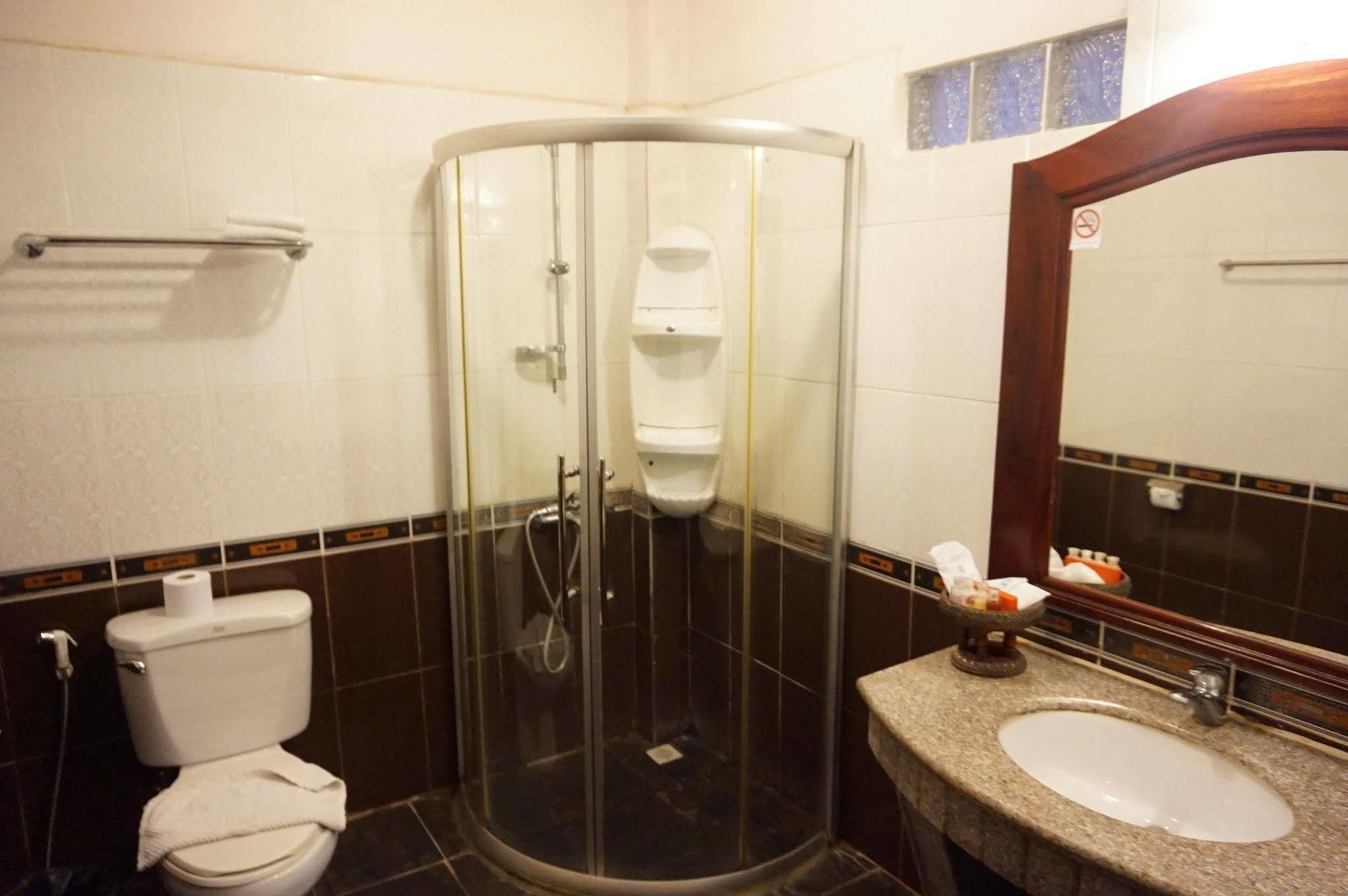 E-Outfitting Vang Thong Hotel Luang Prabang Exterior foto
