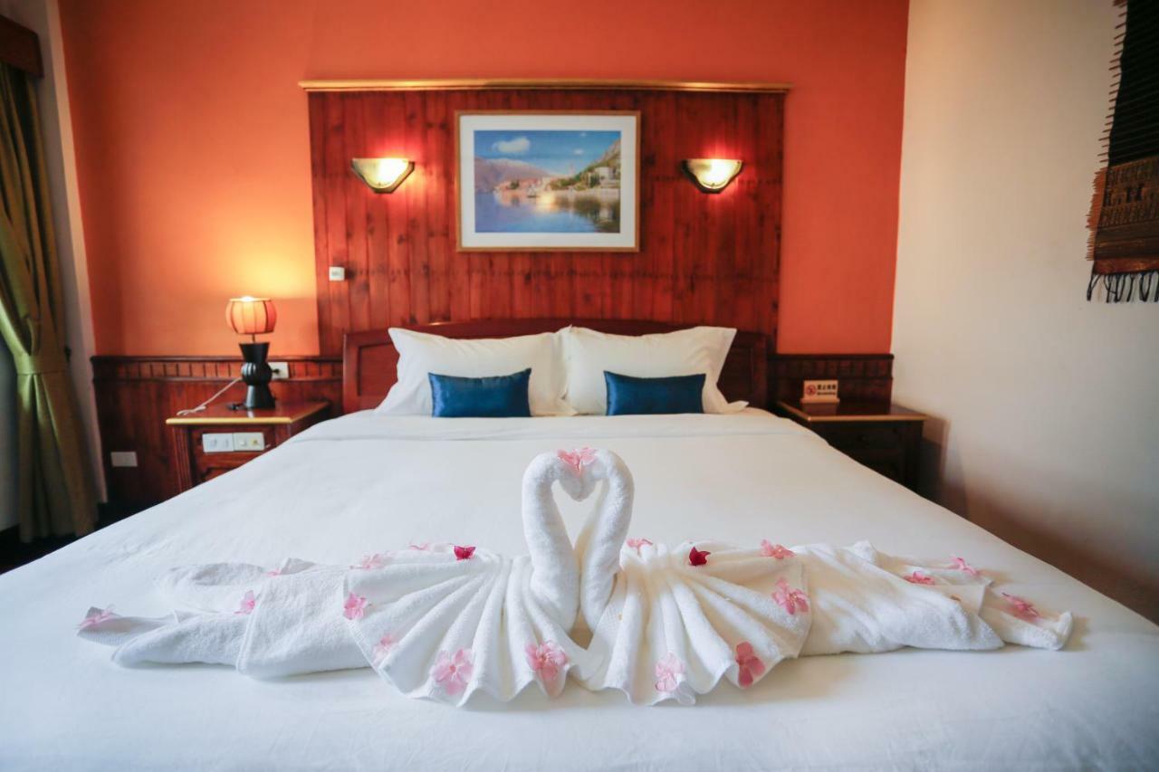E-Outfitting Vang Thong Hotel Luang Prabang Exterior foto